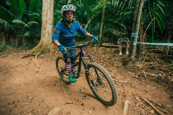 What strategies can basketball players use to cope with performance anxiety?