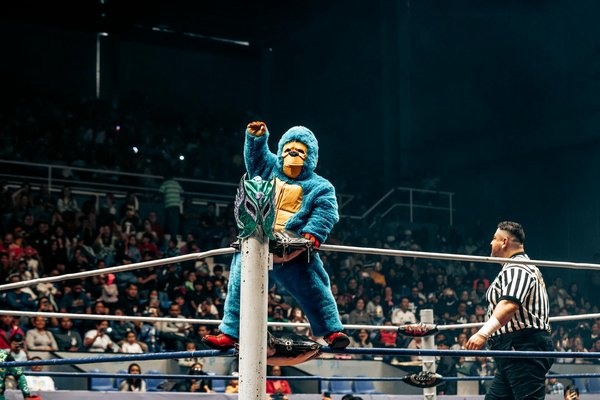 What are the best approaches for a basketball team to handle conflict resolution?